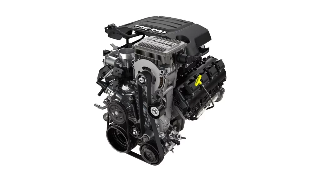 RAM rescata un motor legendario para su RAM 1500 y vende 10.000 en 24 horas 15 Motor16 2025 RAM 1500 HEMI Motor 1 Motor16