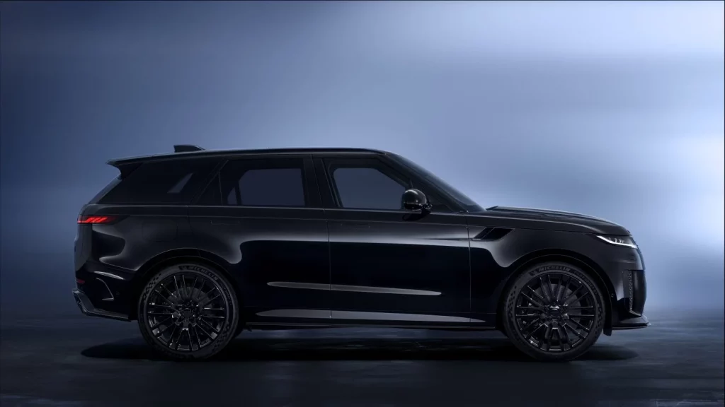 Range Rover Sport SV Black: Cuando el color negro es una apuesta segura 5 Motor16 2025 Range Rover Sport SV Black 6 Motor16