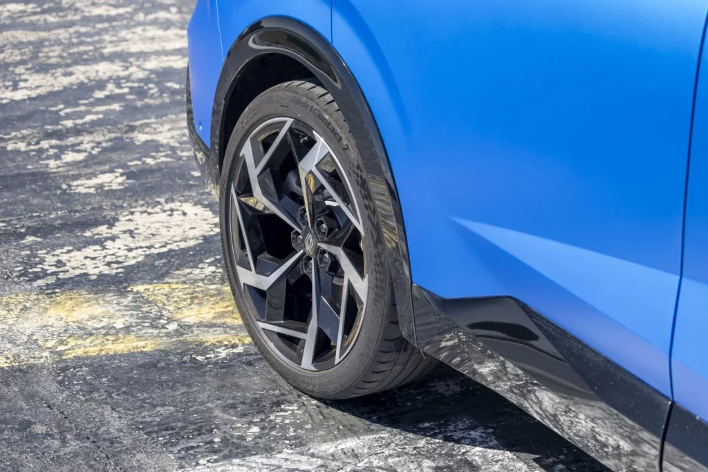 Renault Rafale hyper hybrid E-Tech. Probamos un SUV PHEV para volar a ras del suelo 17 Motor16 2025 Renault Rafale PHEV Prueba 14 Motor16