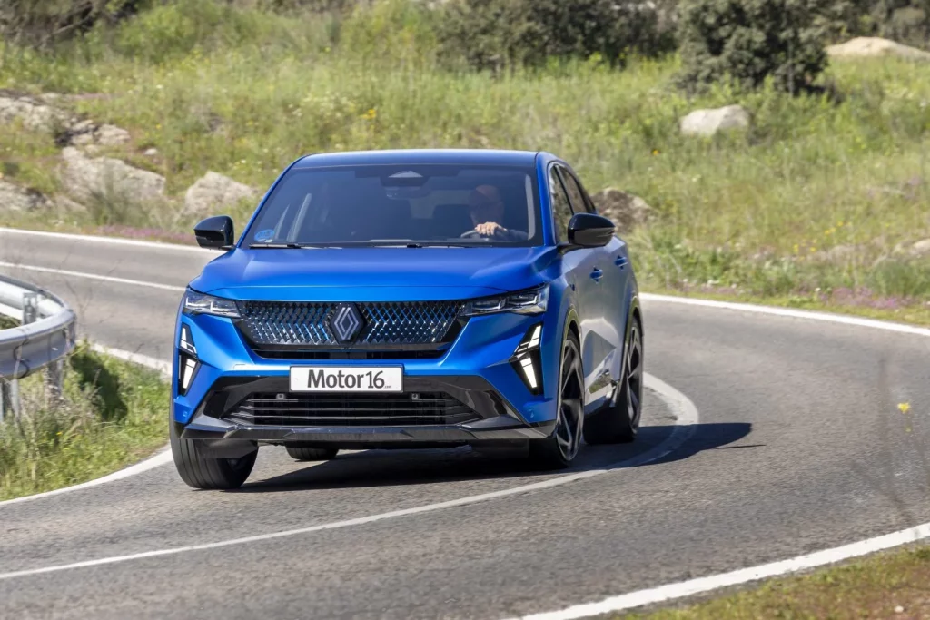Renault Rafale hyper hybrid E-Tech. Probamos un SUV PHEV para volar a ras del suelo 8 Motor16 2025 Renault Rafale PHEV Prueba 15 Motor16