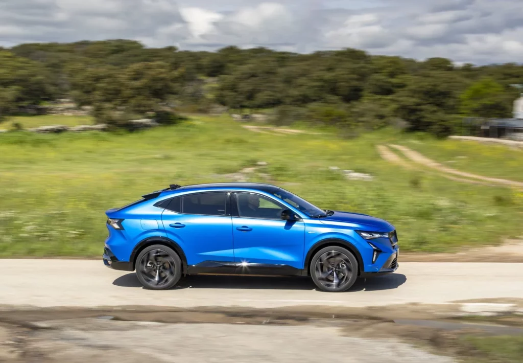Renault Rafale hyper hybrid E-Tech. Probamos un SUV PHEV para volar a ras del suelo 2 Motor16 2025 Renault Rafale PHEV. Prueba. Imagen barrido.
