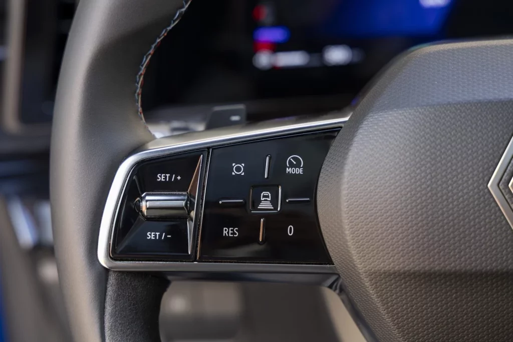 Renault Rafale hyper hybrid E-Tech. Probamos un SUV PHEV para volar a ras del suelo 31 Motor16 2025 Renault Rafale PHEV Prueba 22 Motor16