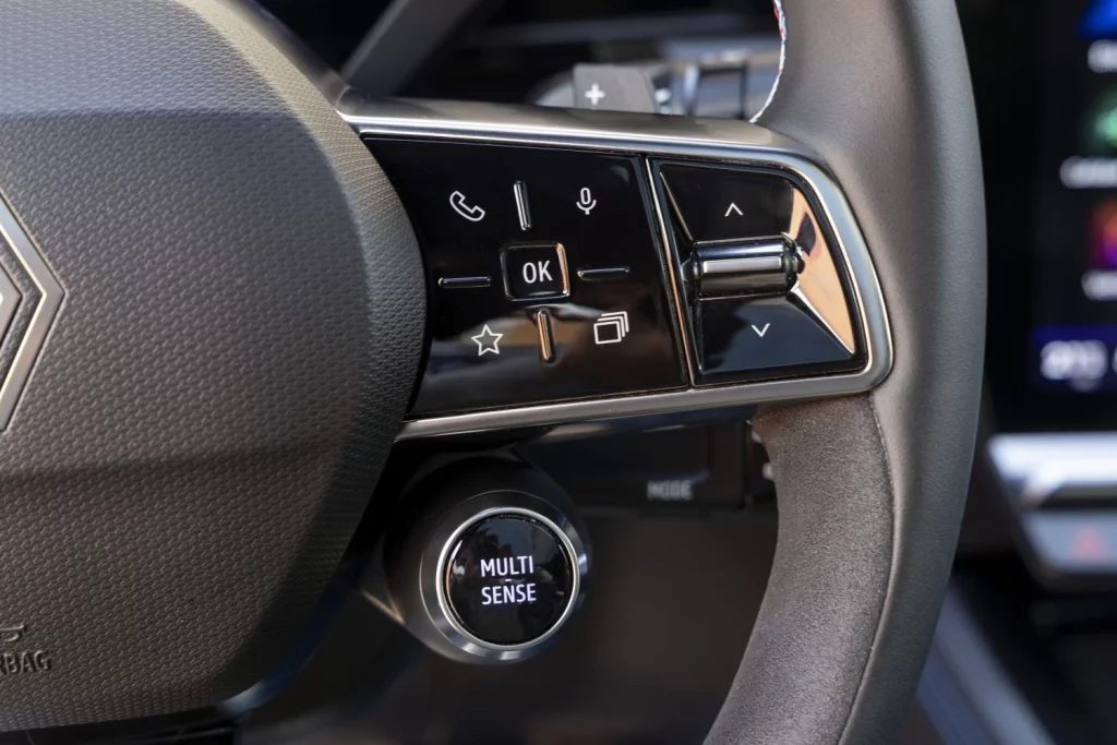 Renault Rafale hyper hybrid E-Tech. Probamos un SUV PHEV para volar a ras del suelo 32 Motor16 2025 Renault Rafale PHEV Prueba 23 Motor16