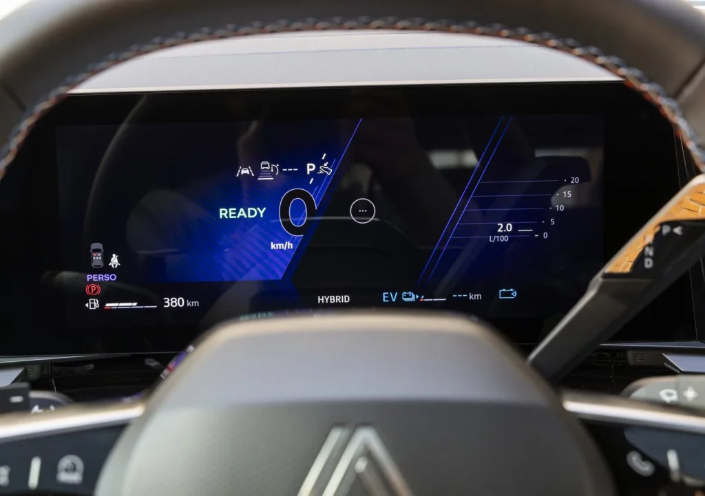Renault Rafale hyper hybrid E-Tech. Probamos un SUV PHEV para volar a ras del suelo 29 Motor16 2025 Renault Rafale PHEV Prueba 27 Motor16
