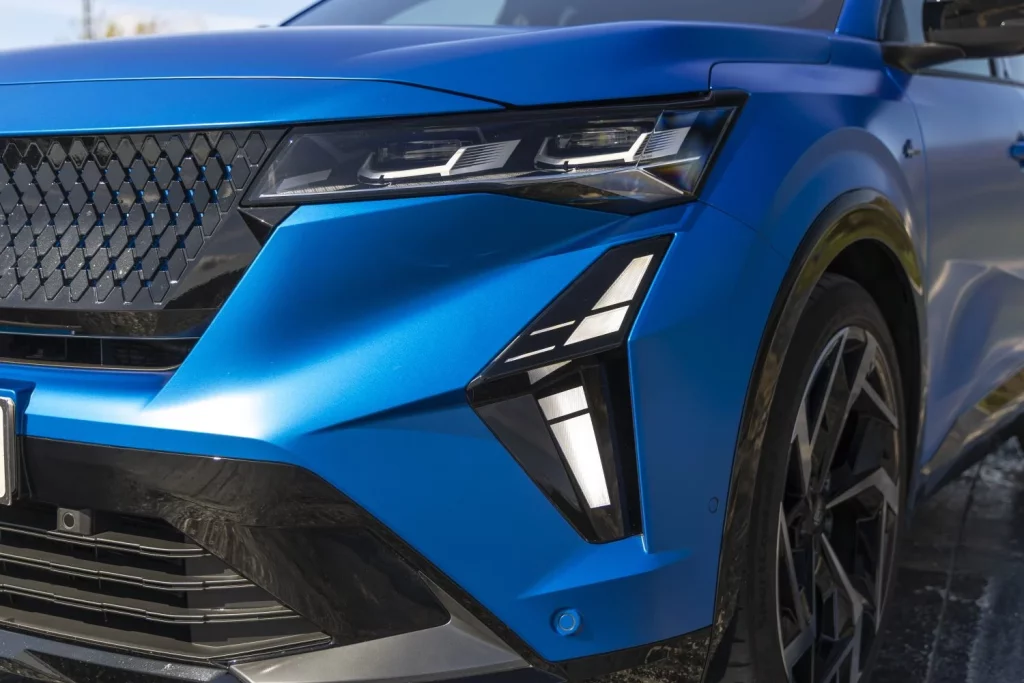 Renault Rafale hyper hybrid E-Tech. Probamos un SUV PHEV para volar a ras del suelo 12 Motor16 2025 Renault Rafale PHEV Prueba 3 Motor16