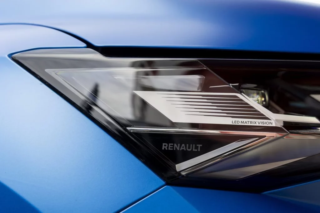 Renault Rafale hyper hybrid E-Tech. Probamos un SUV PHEV para volar a ras del suelo 15 Motor16 2025 Renault Rafale PHEV Prueba 32 Motor16