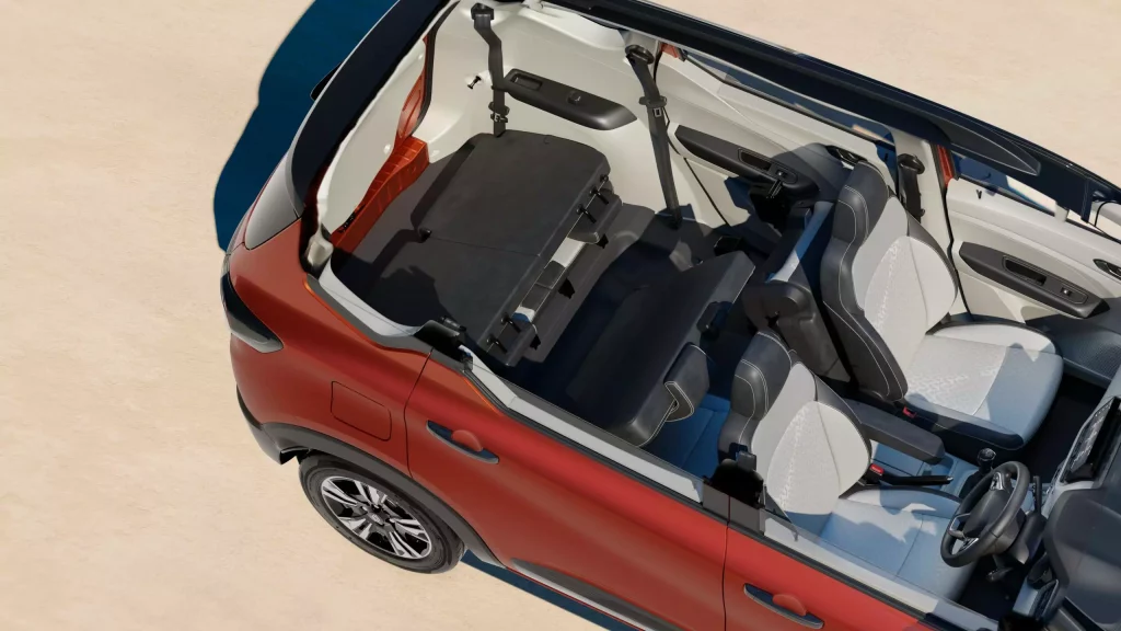 Renault Triber: Un Captur en miniatura, con siete asientos y a precio de Dacia de 'ocasión' 1 Motor16 2025 Renault Triber. Imagen interior.
