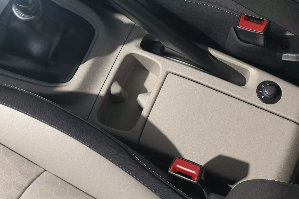 Renault Triber: Un Captur en miniatura, con siete asientos y a precio de Dacia de 'ocasión' 26 Motor16 2025 Renault Triber India 4 Motor16