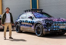 Richard Hammond pone los cuernos a su ‘nueveonce’ con el futuro eléctrico de Zuffenhausen