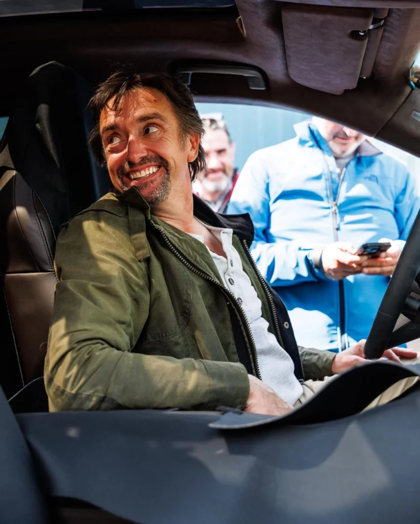 2025 Porsche Cayenne EV. Richard Hammond. Imagen.