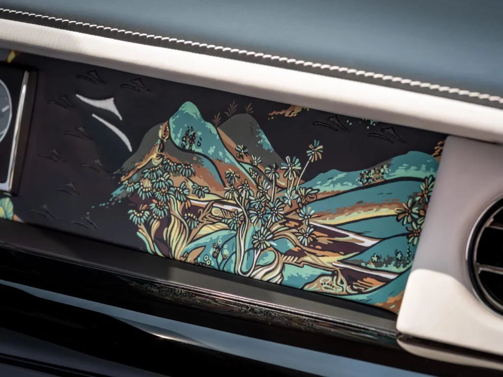 Rolls-Royce lleva los murales de las cuevas de Dunhuang Mogao a tres exclusivos vehículos 37 Motor16 2025 Rolls Royce Phantom Mural Art 1 Motor16