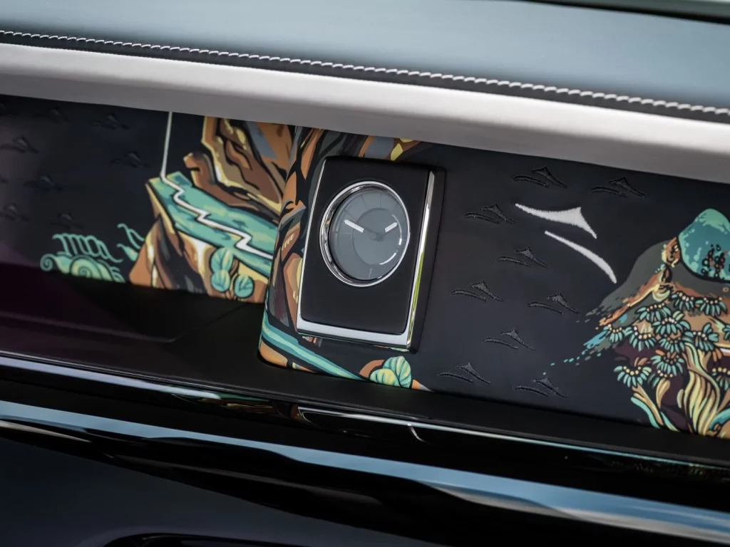 Rolls-Royce lleva los murales de las cuevas de Dunhuang Mogao a tres exclusivos vehículos 2 Motor16 2025 Rolls-Royce Phantom. Mogao. Imagen moldura.