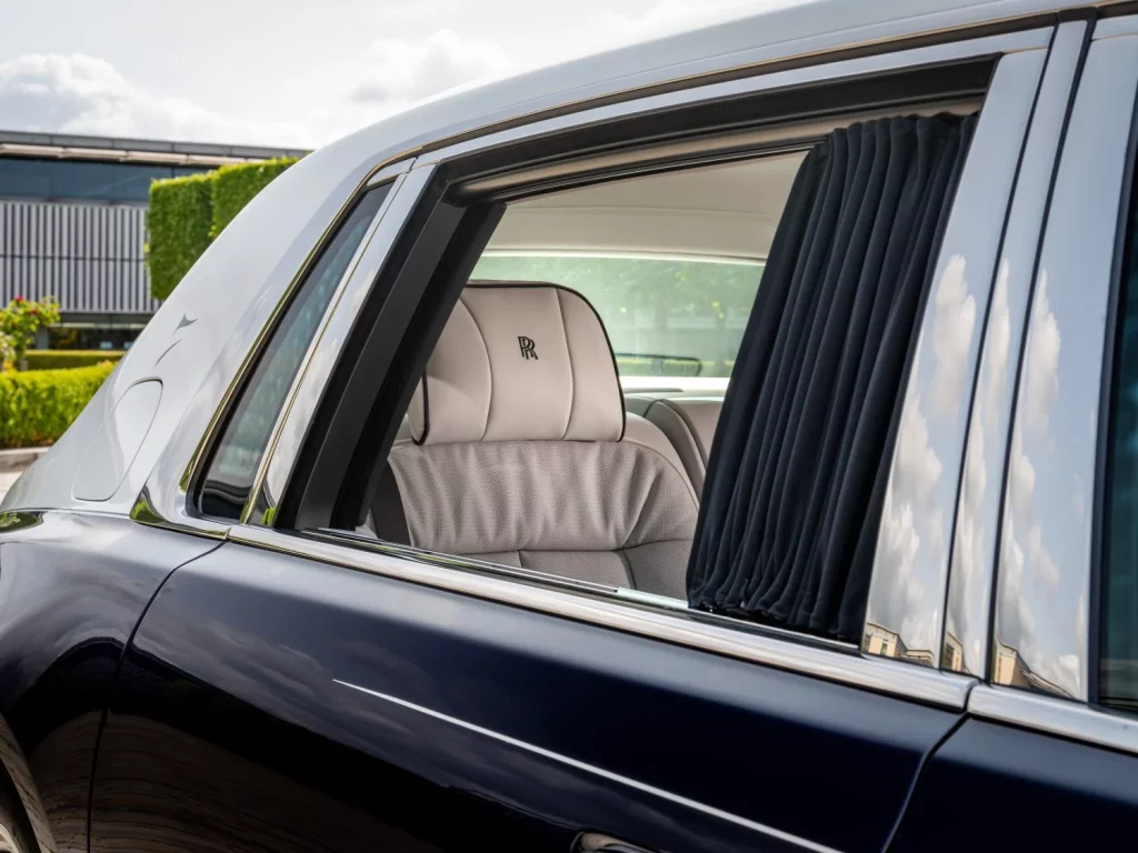 Rolls-Royce lleva los murales de las cuevas de Dunhuang Mogao a tres exclusivos vehículos 31 Motor16 2025 Rolls Royce Phantom Mural Art 7 Motor16