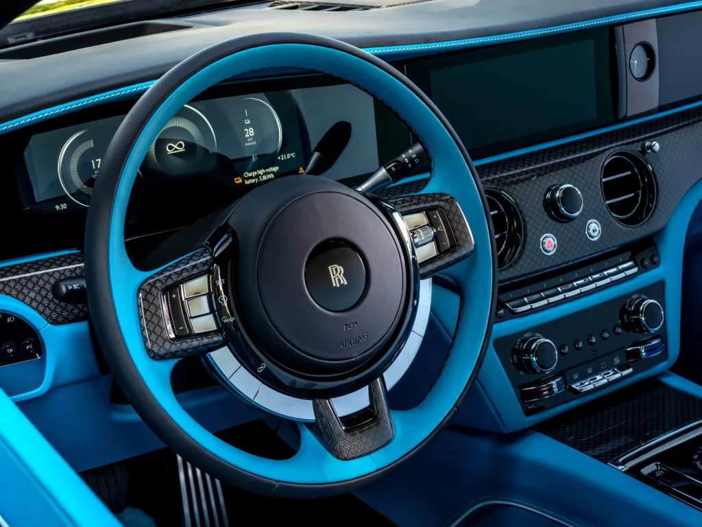 Rolls-Royce lleva los murales de las cuevas de Dunhuang Mogao a tres exclusivos vehículos 29 Motor16 2025 Rolls Royce Wraith Mural Art 1 Motor16