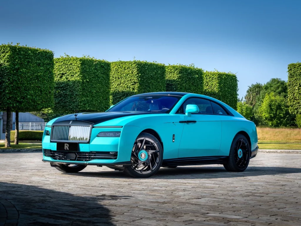 Rolls-Royce lleva los murales de las cuevas de Dunhuang Mogao a tres exclusivos vehículos 4 Motor16 2025 Rolls-Royce Spectre. Mogao. Imagen.