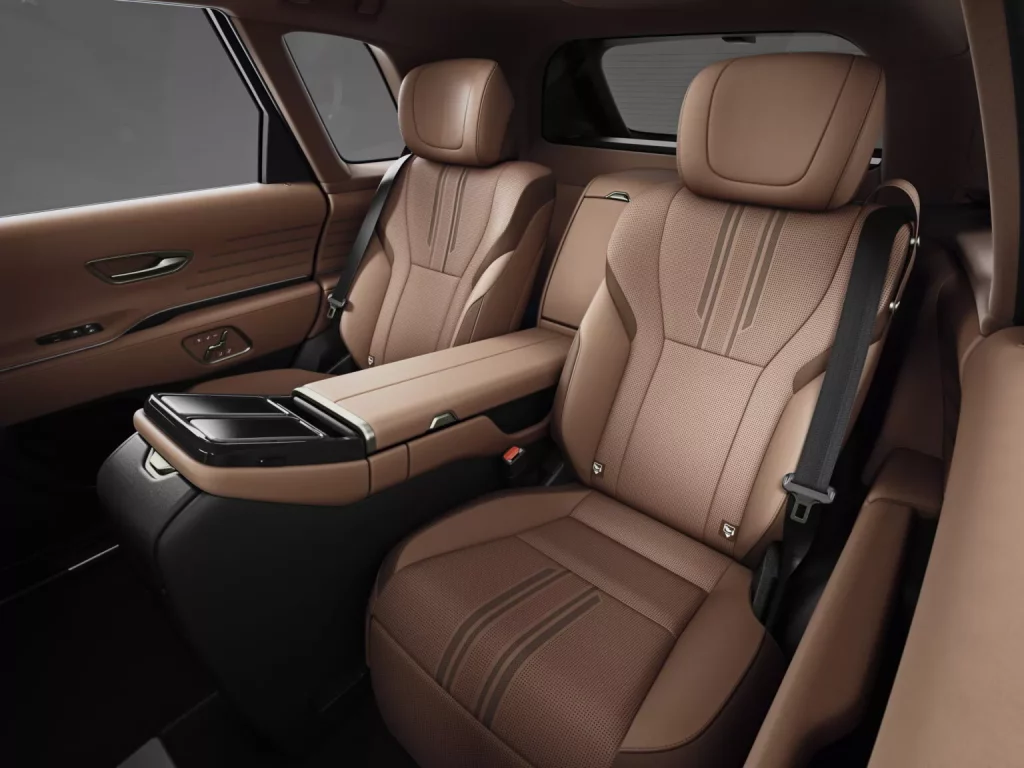 2025 Toyota Century SUV 15 Motor16