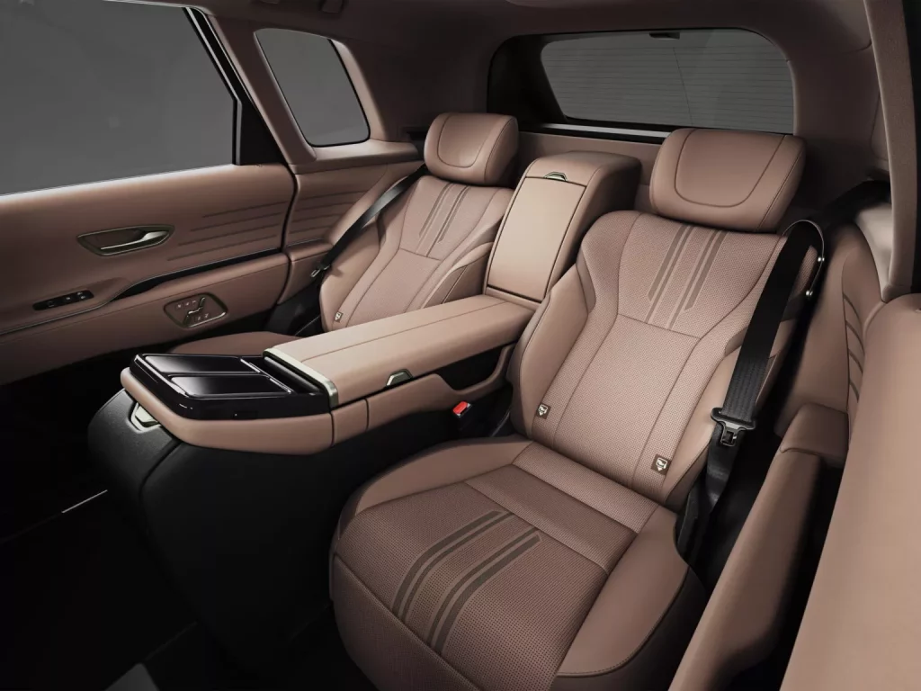 2025 Toyota Century SUV 16 Motor16
