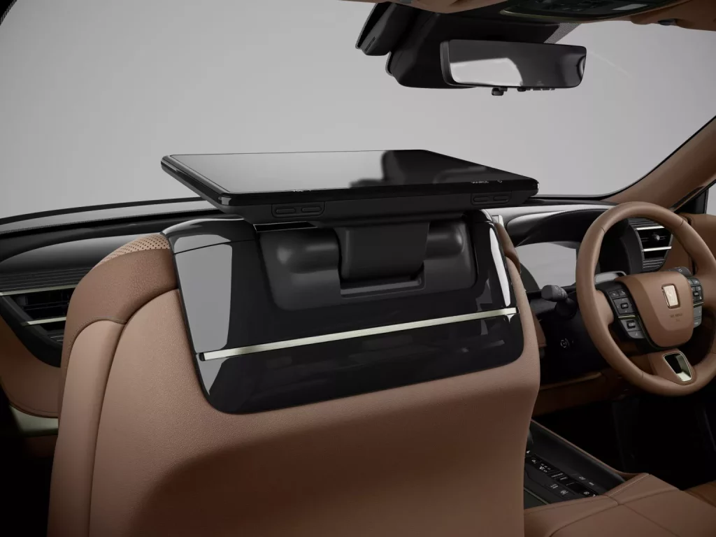 2025 Toyota Century SUV 28 Motor16