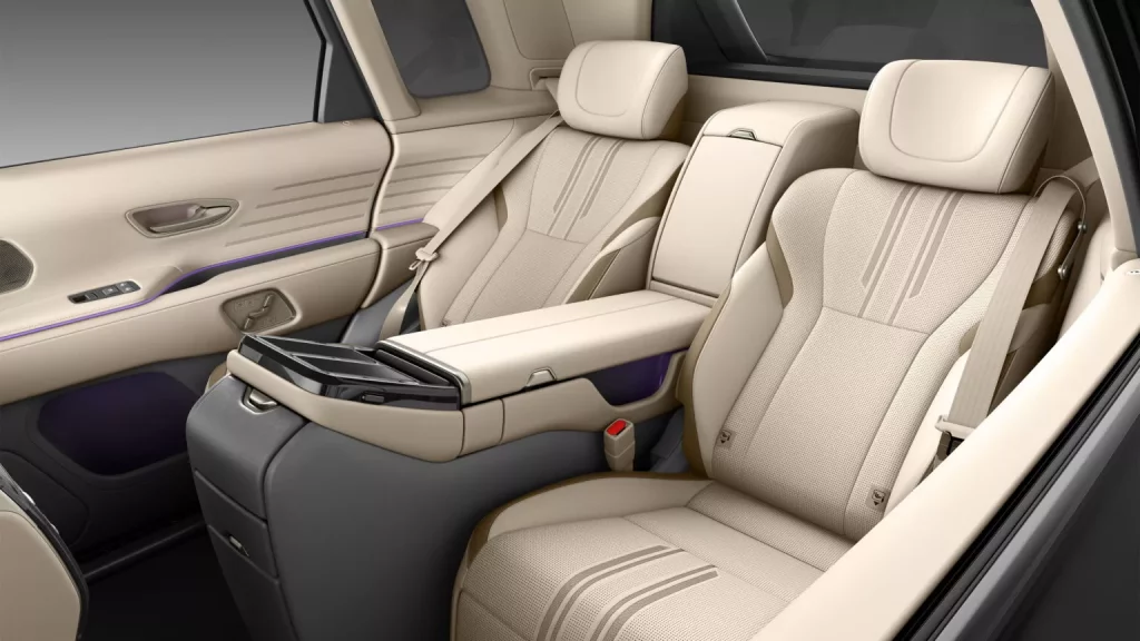 2025 Toyota Century SUV 42 Motor16