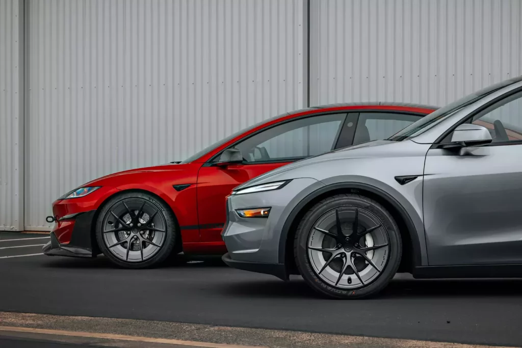Calzar tu Tesla con unas llantas indestructibles ahora es posible 1 Motor16 2025 Tesla Model 3 y Model Y. UP-RW llantas. Imagen exterior.