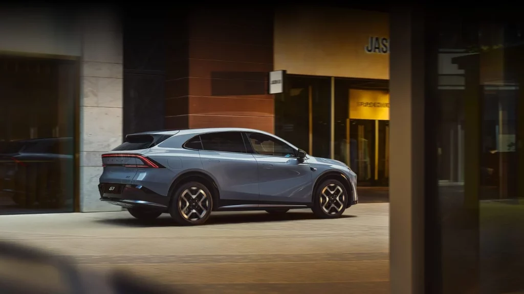 Xpeng G7: Otro nuevo SUV eléctrico que llega desde China para triunfar 5 Motor16 2025 Xpeng G7. China. Imagen trasera.