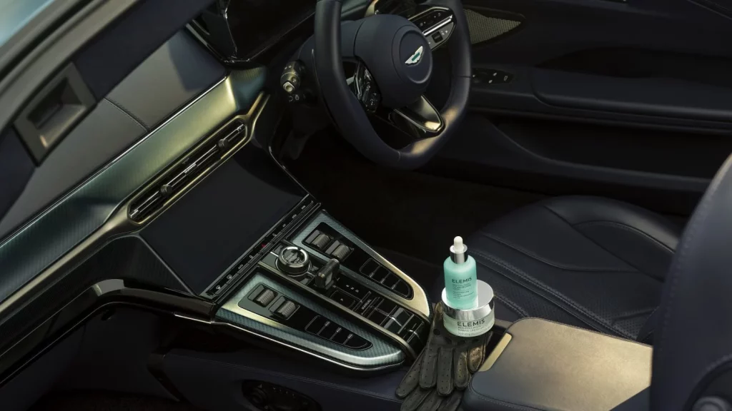 ELEMIS y Aston Martin se unen para que te veas aún más guapa 2 Motor16 2025 Elemis y Aston Martin. Imagen interior.