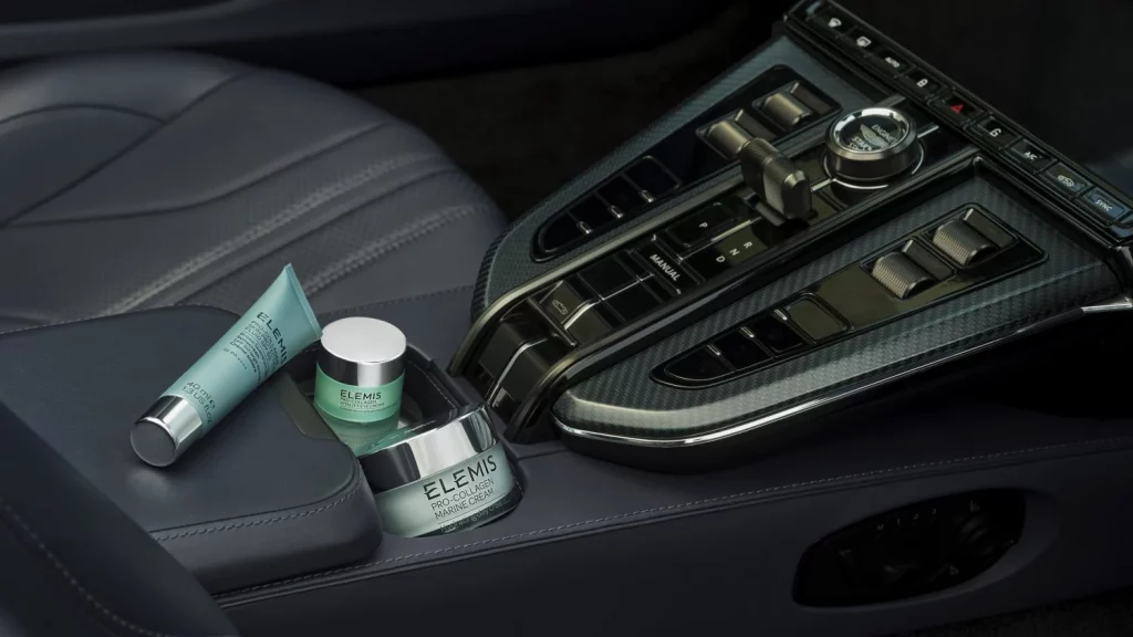 ELEMIS y Aston Martin se unen para que te veas aún más guapa 3 Motor16 2025 Elemis y Aston Martin. Imagen detalle.