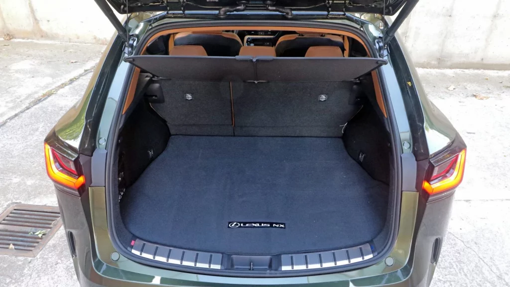 Prueba del Lexus NX 450h+ Luxury: El SUV que pretende contentar a todos 6 Motor16 Prueba del Lexus NX 450h+ Luxury