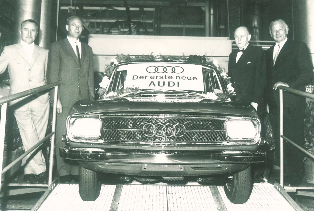 F103, el Audi con el que empezó todo... 5 Motor16 AUDI F103 1 Motor16