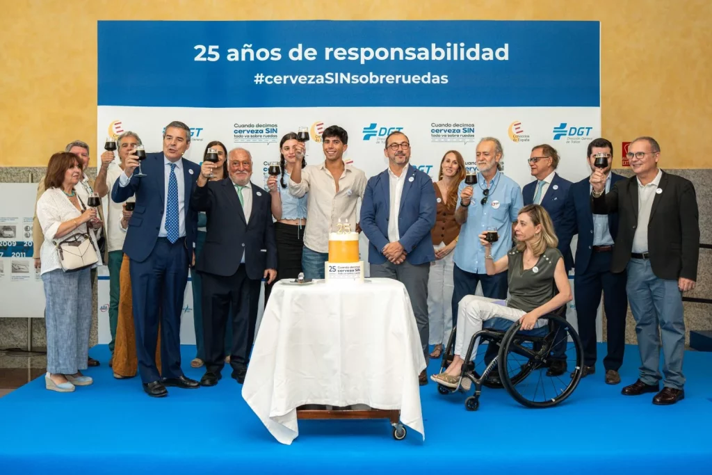 Alcoholemia cerveza campana DGT Brindis 25 aniversario campana de responsabilidad Motor16