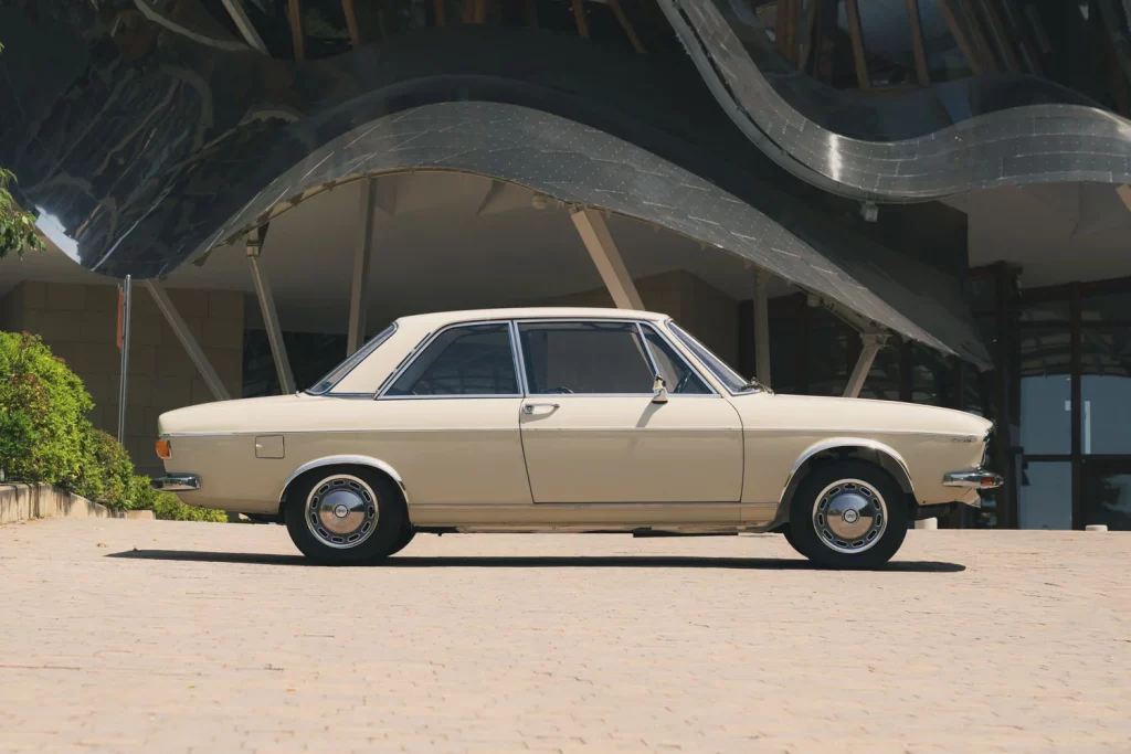 Audi 100 GL saloon 03 Motor16