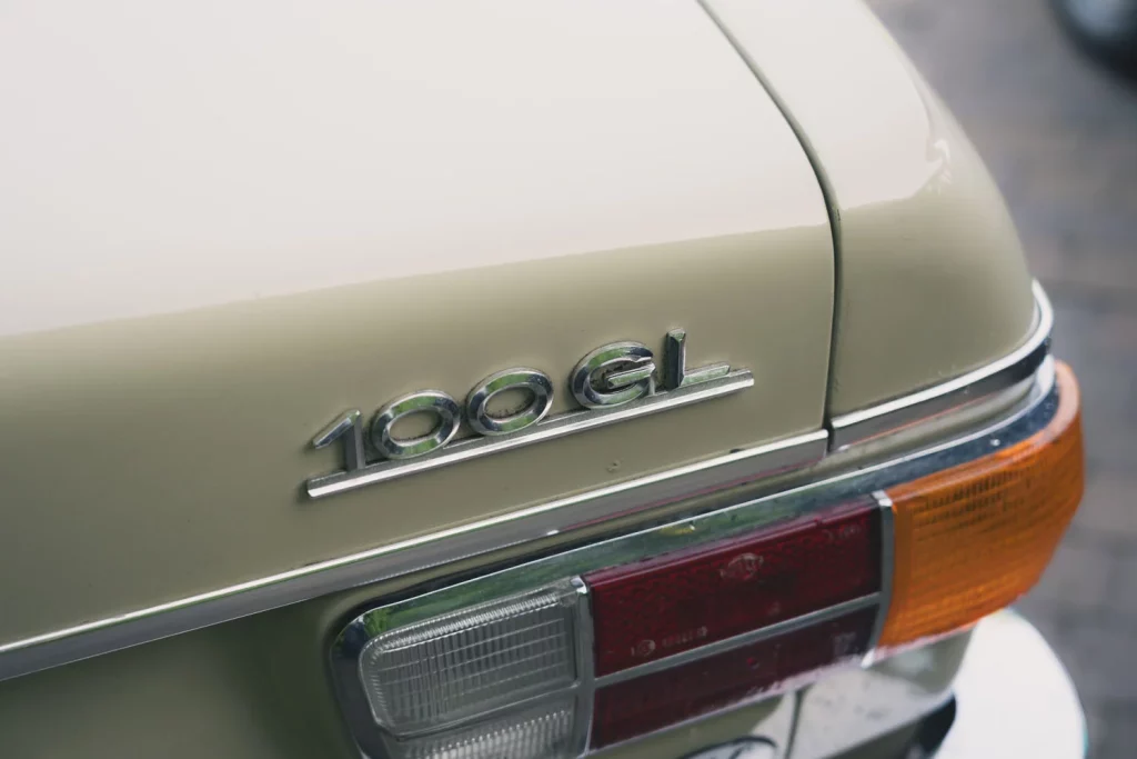 Audi 100 GL saloon 06 Motor16