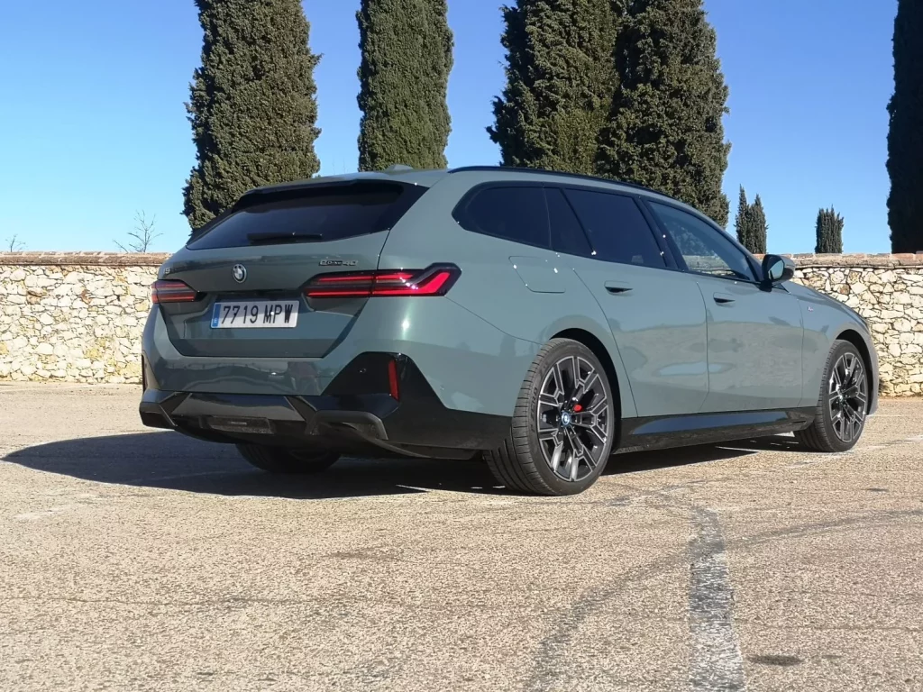 Prueba del BMW i5 eDrive40 Touring: Un eléctrico de largo recorrido 7 Motor16 BMW i5 Touring eDrive40 3 Motor16