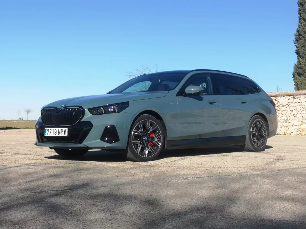 Prueba del BMW i5 eDrive40 Touring: Un eléctrico de largo recorrido 3 Motor16 BMW i5 Touring eDrive40 9 Motor16