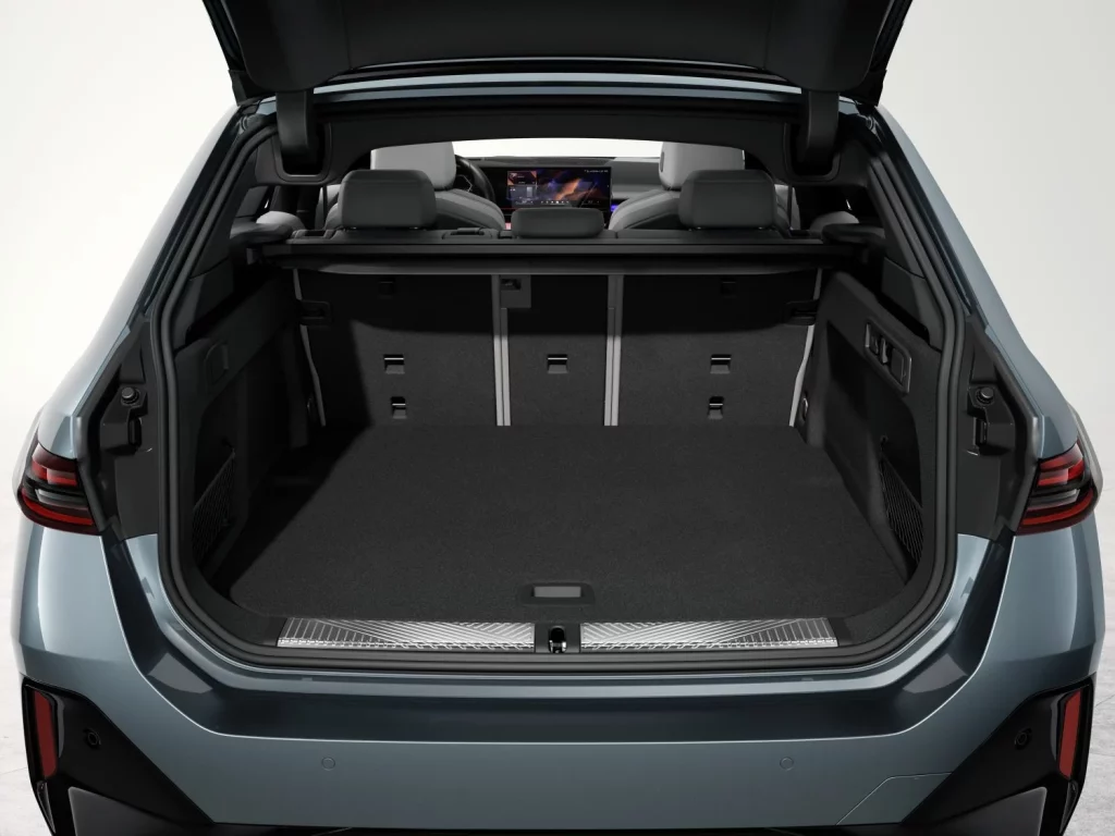 Prueba del BMW i5 eDrive40 Touring: Un eléctrico de largo recorrido 2 Motor16 BMW i5 eDrive40 Touring 3 Motor16
