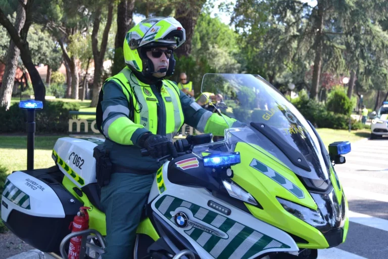 La Guardia Civil estrena más de 4.200 chalecos airbag