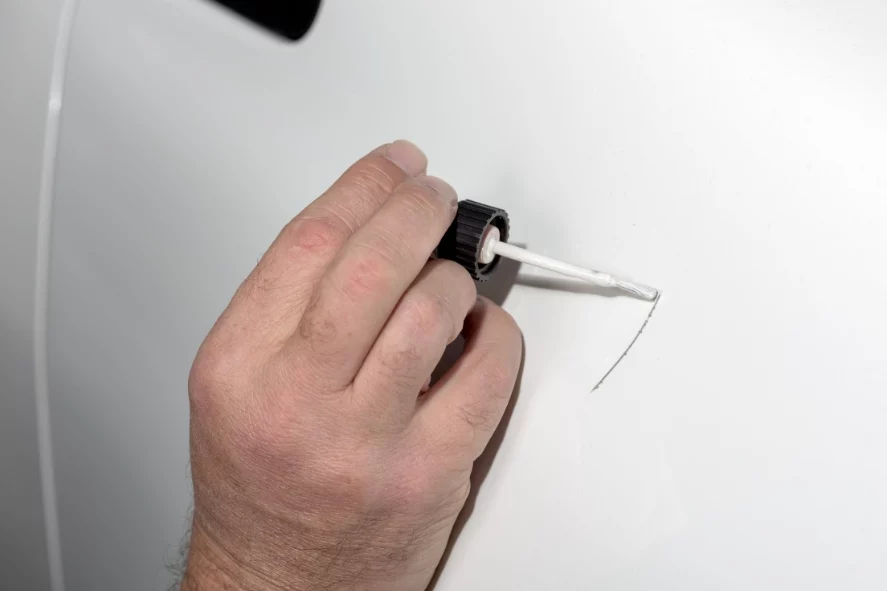 Como aplicar un reparador de aranazos profundos paso a paso Motor16