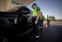 La Guardia Civil avisa a los conductores que paran a comer durante los viajes de verano: Mucho cuidado si no quieres tener problemas