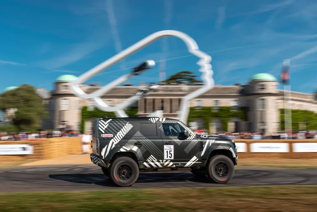 Dakar D7X-R, el Defender del desierto debutó en la campiña inglesa 5 Motor16 DEFENDER RALLY CASTROL 01 Motor16