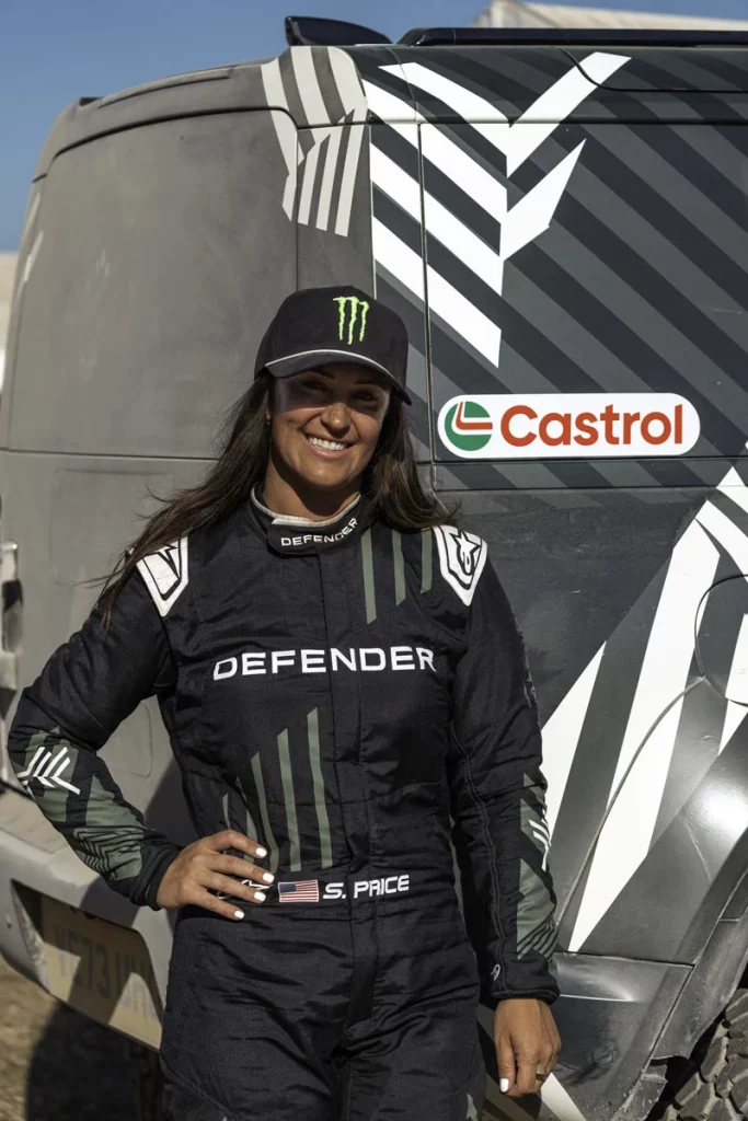 Dakar D7X-R, el Defender del desierto debutó en la campiña inglesa 3 Motor16 DEFENDER RALLY SARA PRICE GOODWOOD 001 Motor16