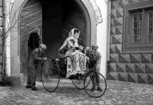 Mercedes-Benz expone en Salamanca el primer automóvil de la historia