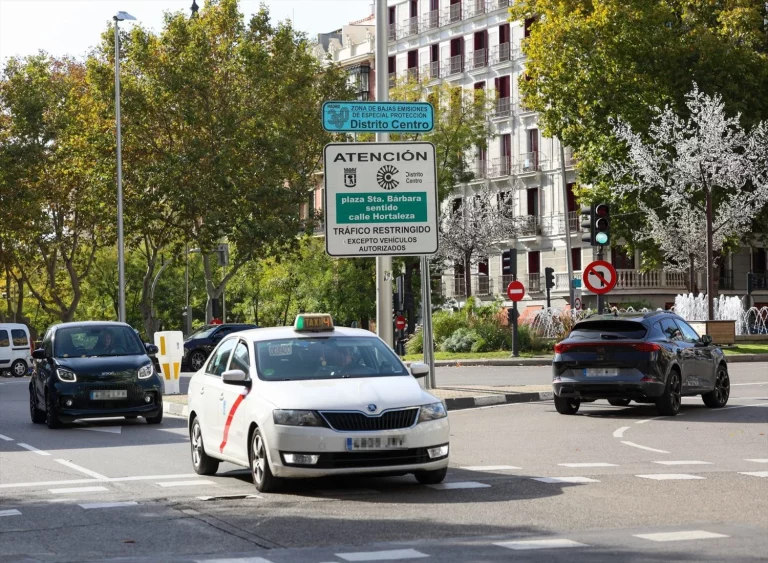 El día en que no podrás circular tú solo en el coche por una ZBE