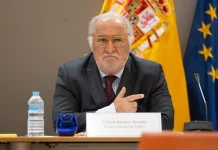 La solución de Pere Navarro, director de la DGT, a la falta de examinadores podría pasar porque casi te ‘regalen’ el carnet de conducir