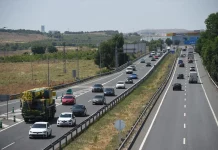 La Guardia Civil de Tráfico vuelve a avisar a quienes viajan en moto este verano: 3 consejos que debes cumplir a rajatabla