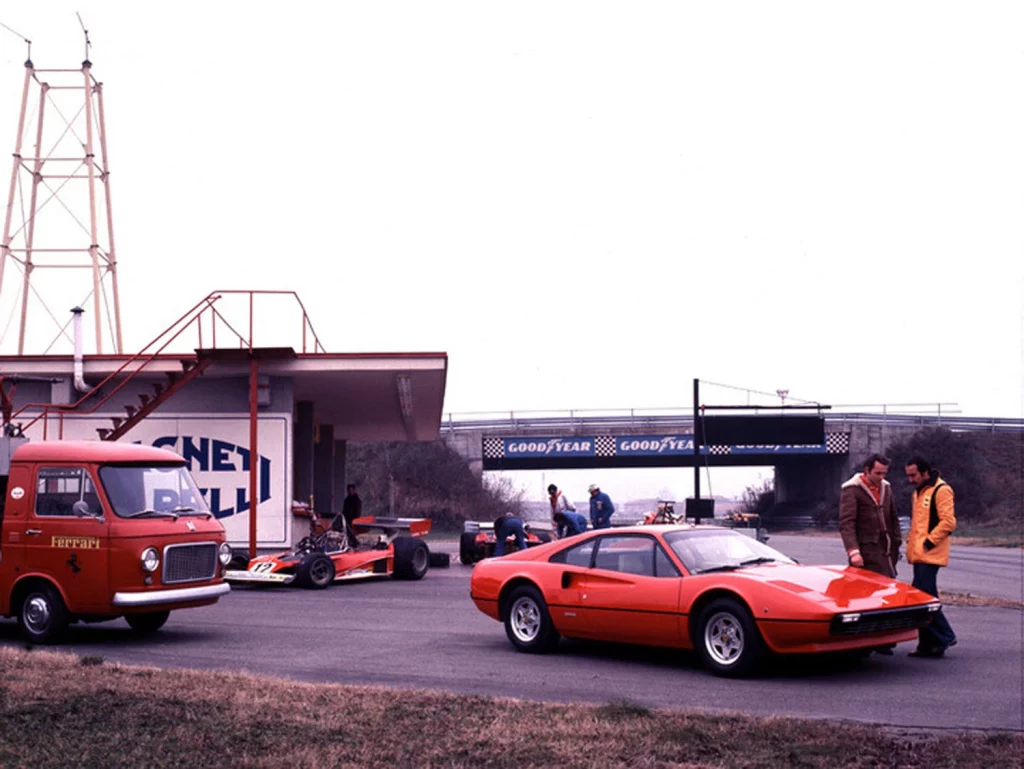 Ferrari 308 GTB, 50 años del coche que cambió al Cavallino 30 Motor16 FERRARI 308 GTB 50 ANIVERSARIO 25 1 Motor16