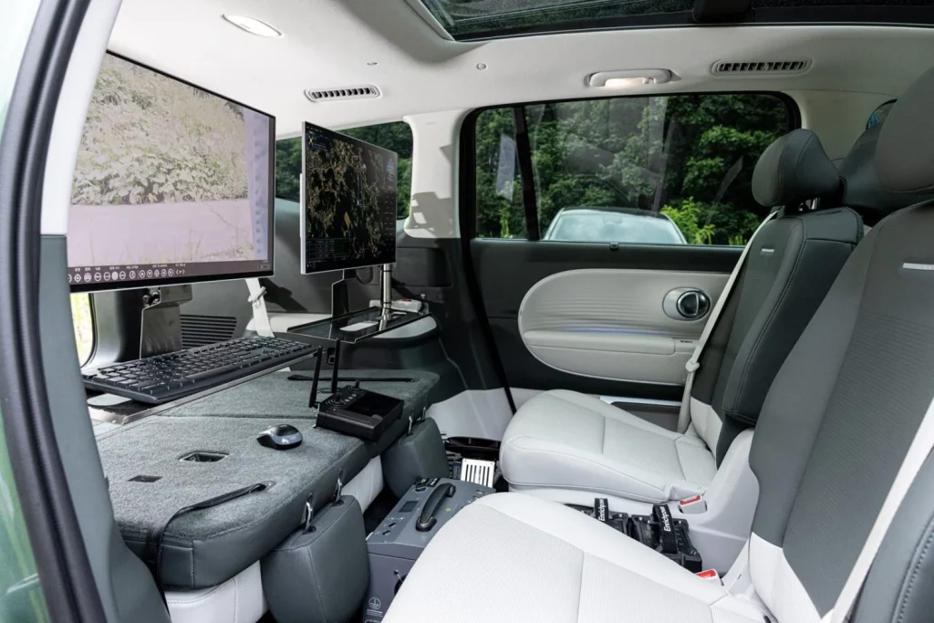 IONIQ 9 seed ball drone station cabina Motor16
