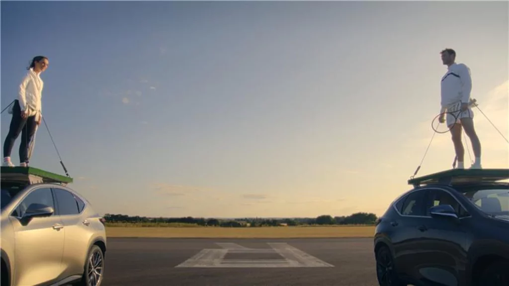 ¿Se puede jugar al tenis sobre el techo de un coche en movimiento? Lexus demuestra que sí 4 Motor16 Jamie Murray y Laura Robson Lexus NX Record Guinness3 Motor16