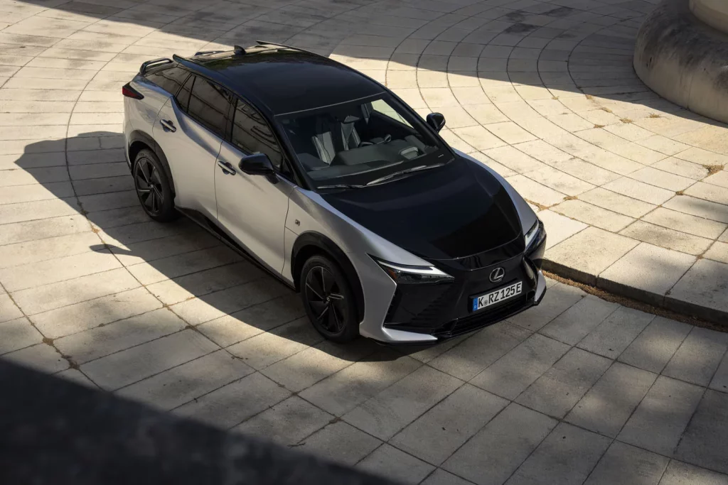 Probamos el nuevo Lexus RZ, el eléctrico que reinventa la forma de conducir 18 Motor16 LEXUS RZ F SPORT 11 Motor16