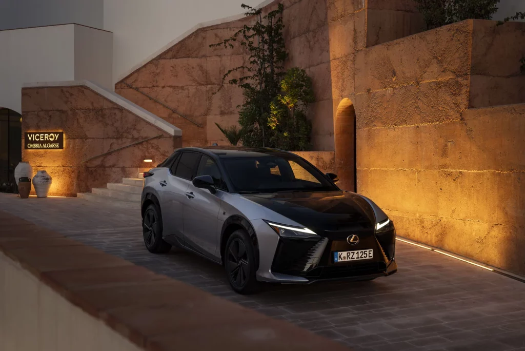 Probamos el nuevo Lexus RZ, el eléctrico que reinventa la forma de conducir 22 Motor16 LEXUS RZ F SPORT 15 Motor16