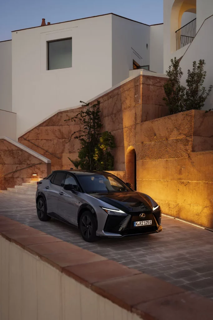 Probamos el nuevo Lexus RZ, el eléctrico que reinventa la forma de conducir 23 Motor16 LEXUS RZ F SPORT 16 Motor16